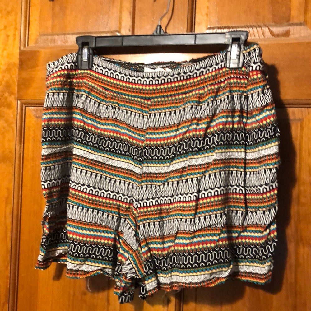 Flounce tribal shorts